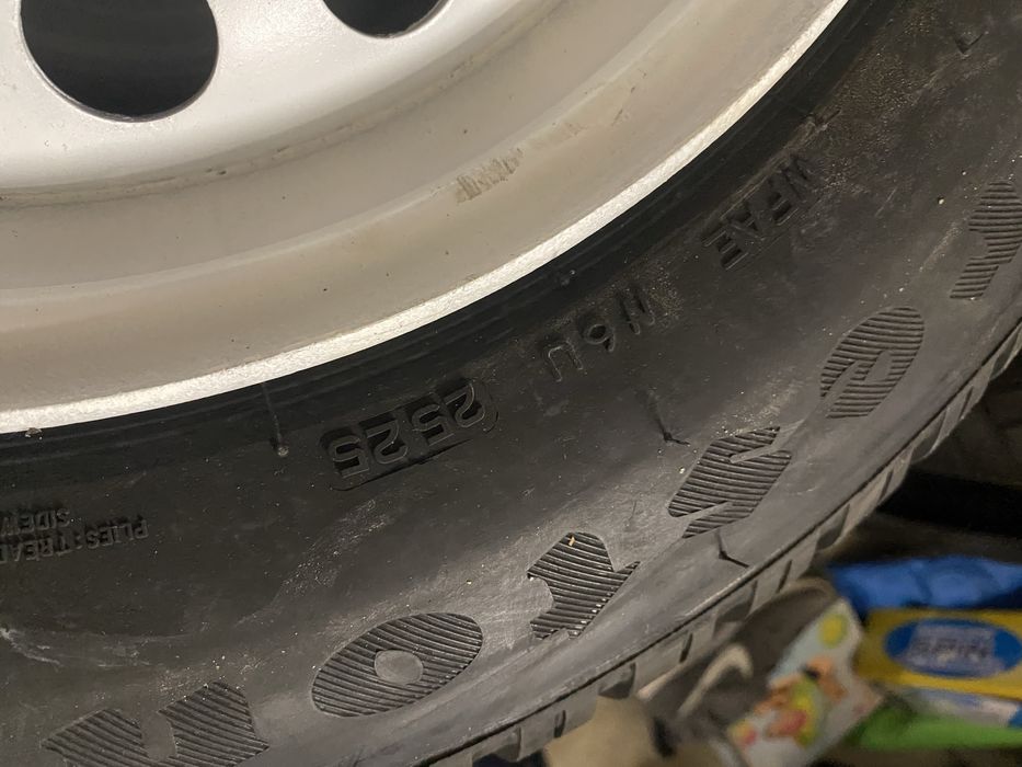 4 бр. 195/65 R15 с джанти