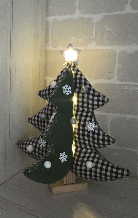 Светеща коледна елха