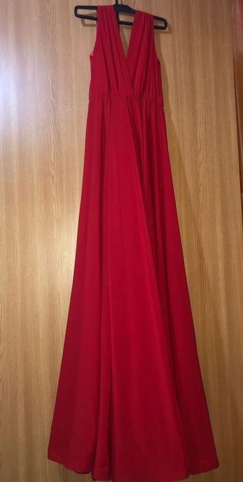Rochie lungă roșie cu crepătură pe picior 175 lei