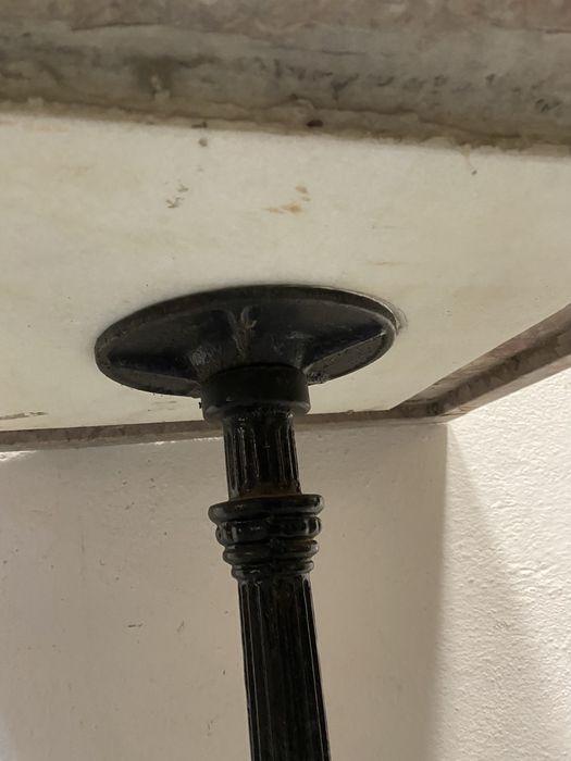 Френска маса за игра на шах с мраморен плот и основа от чугун