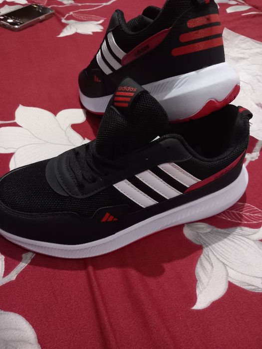 Adidași adidas noi