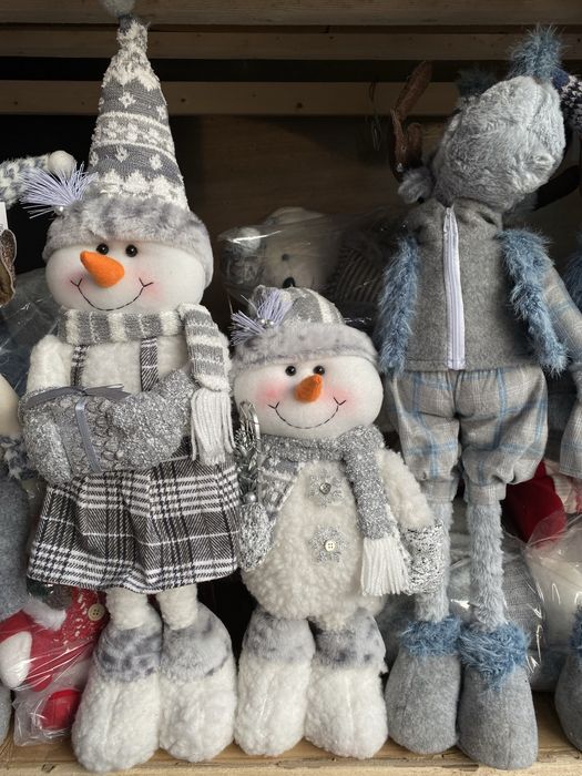 Новогодние игрушки и декор