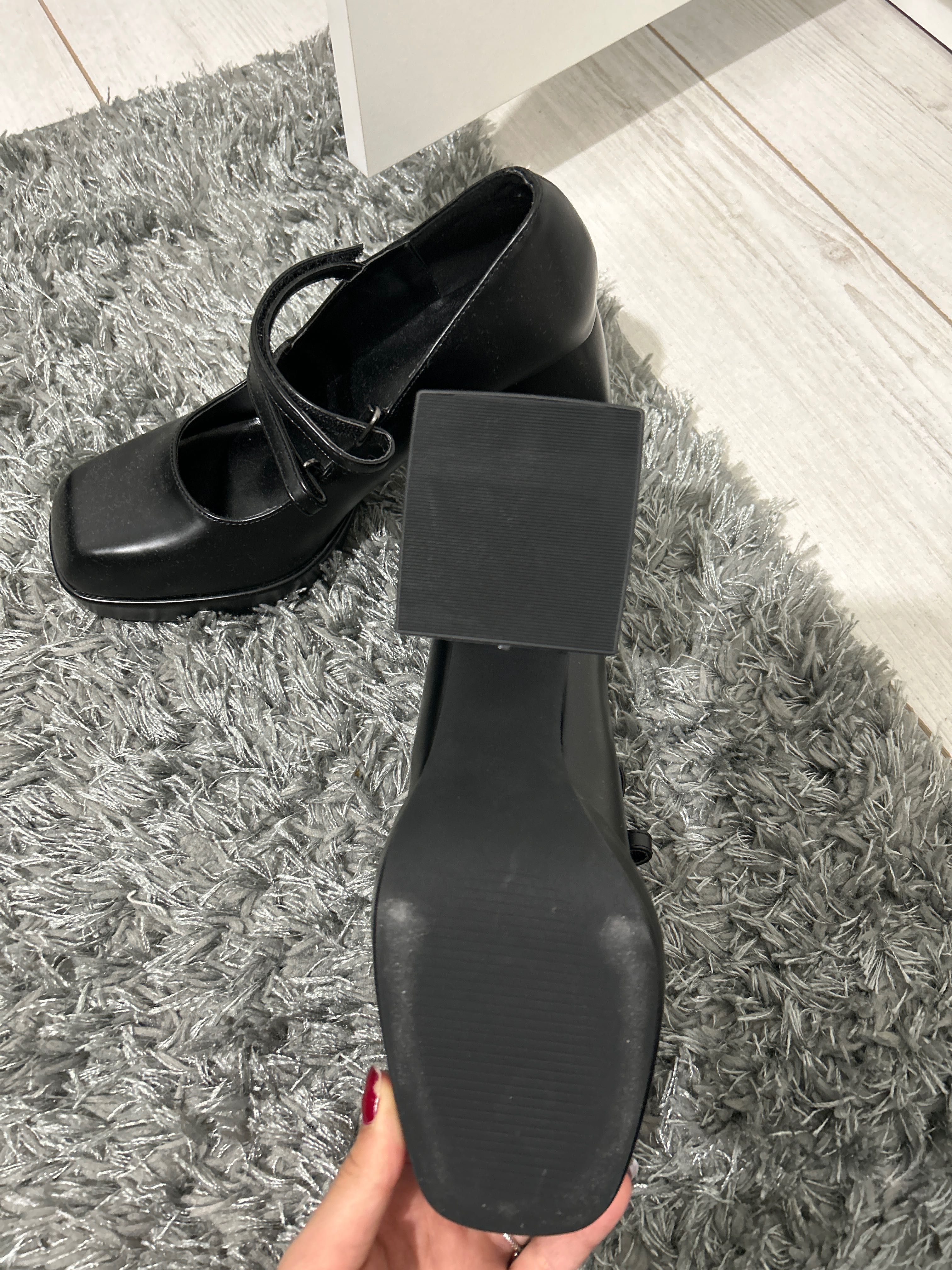 Pantofi cu toc negru gros