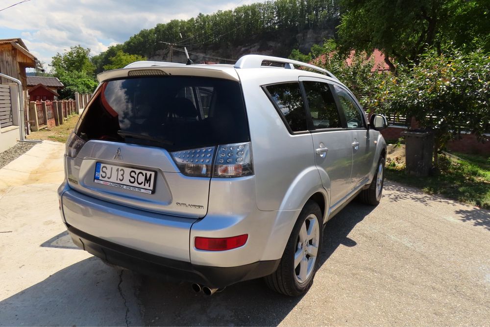 Mitsubishi Outlander 2