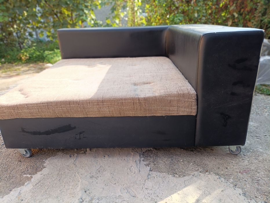 Canapea pentru terasa/curte din piele cu roti