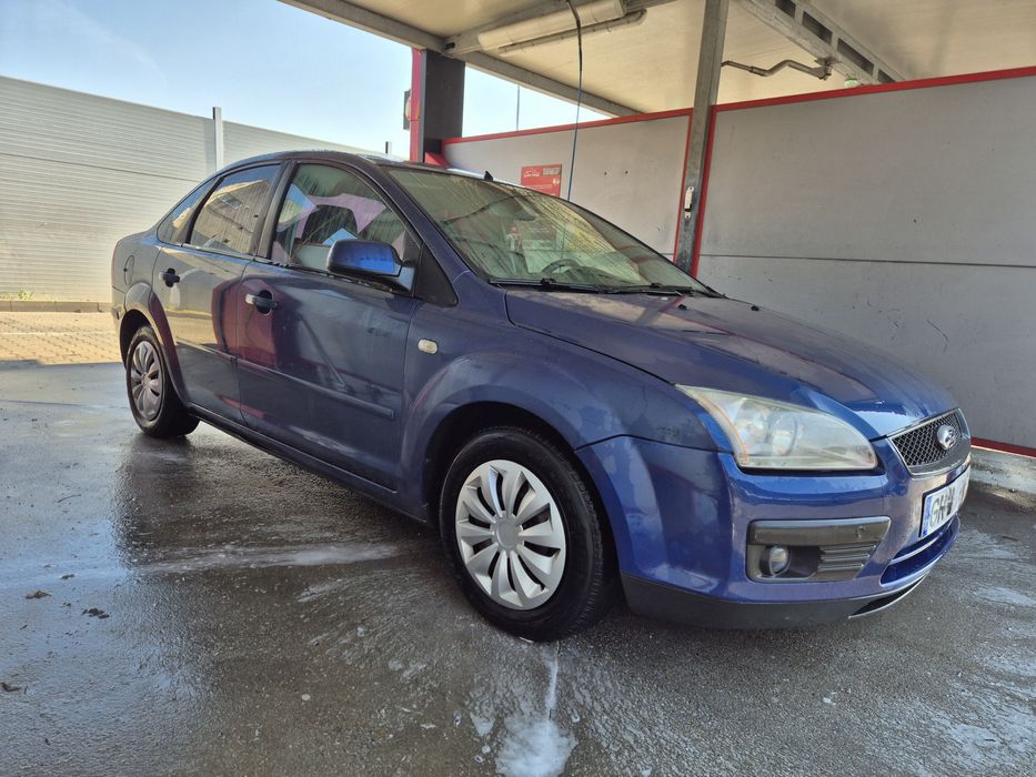 Vand Ford focus sedan 1.6 benzina