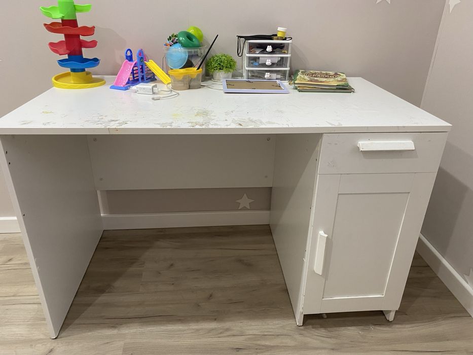 Письменный стол для ребенка