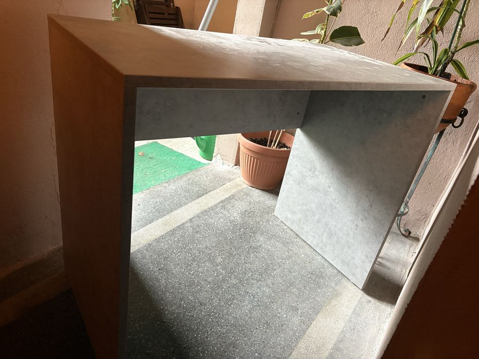 Чисто ново бюро