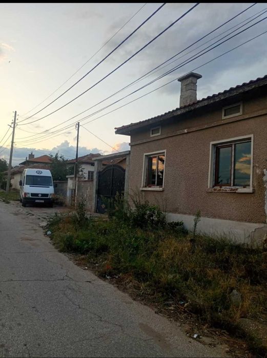 къща се продава в с.карабуна