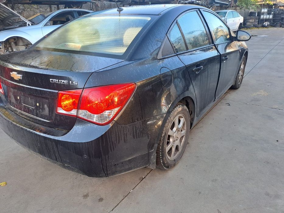 Dezmembrez Chevrolet Cruze 2.0 td an 2009