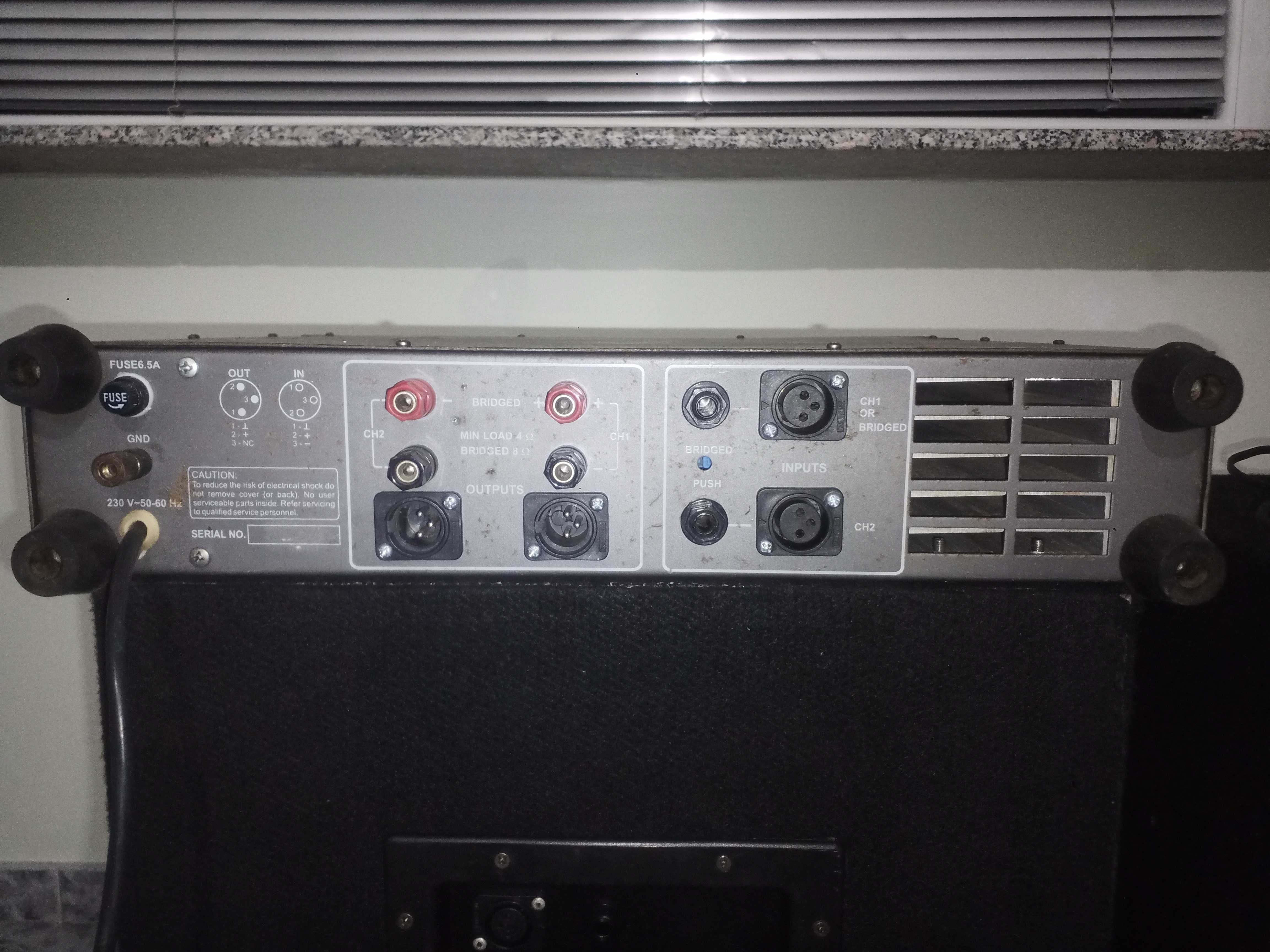 Крайното стъпалото Oberton B500 2x250W и тонколони.