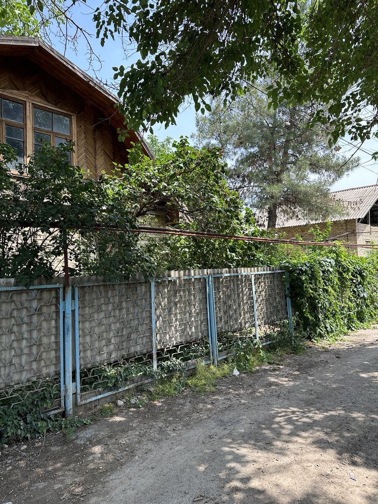 Продаётся земельный участок с домом на Янги Узбекистан