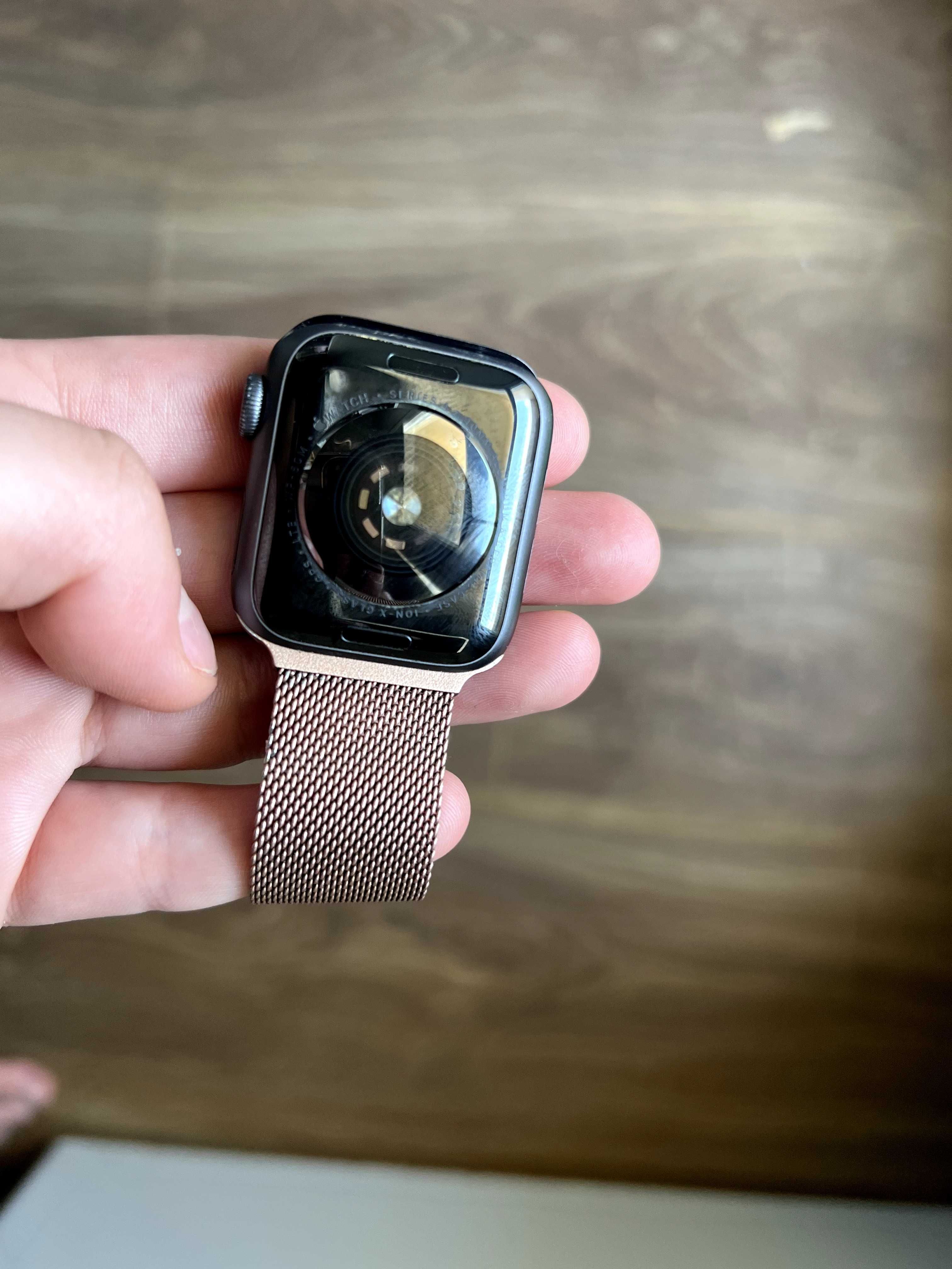 Apple Watch 4 – 40 мм, GPS + Cellular – Space Grey – счупено стъкло