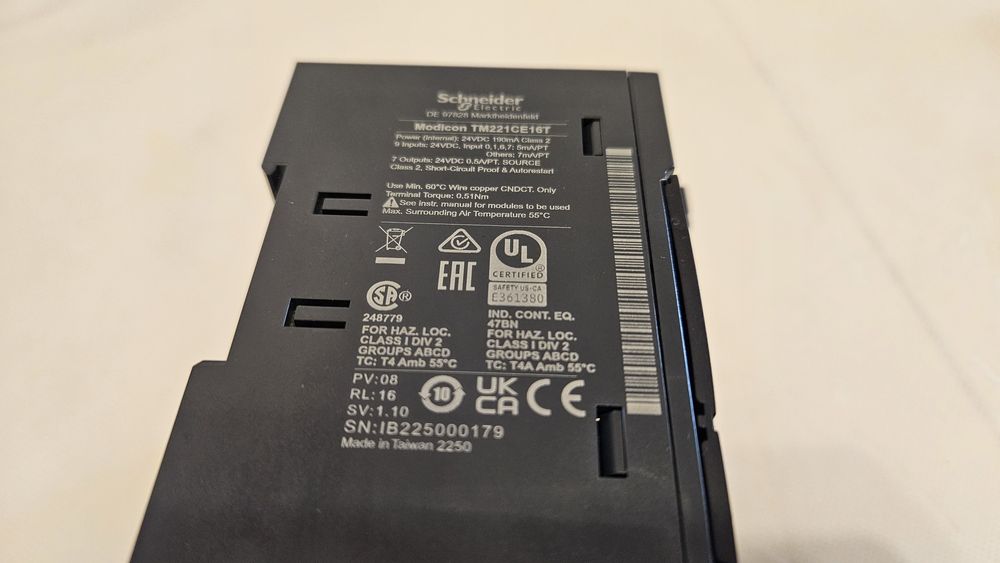 PLC Schneider TM221