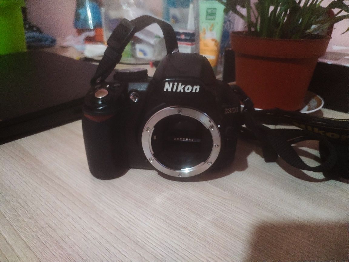 Nikon d3100, без объектива