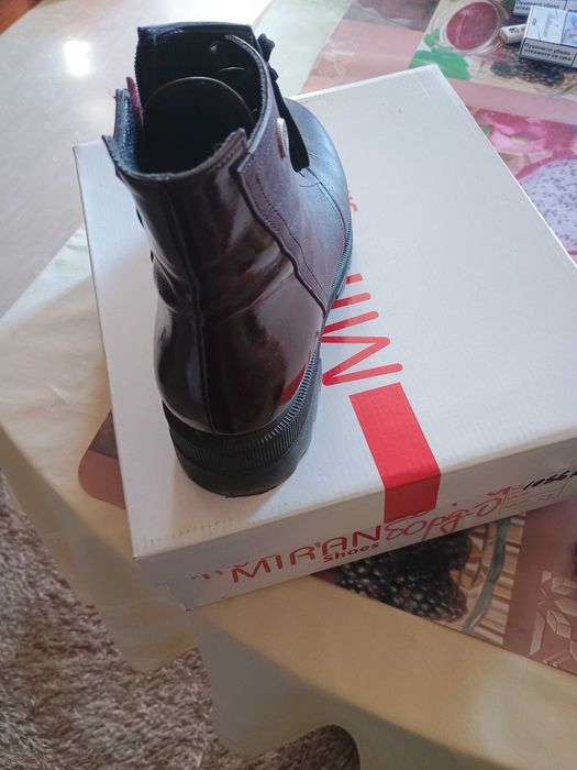 БОТИ бордо етествена кожа