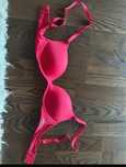 Sutien GUESS 70A – atrăgător, de calitate, și super comod