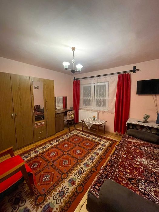 Ofer spre închiriere garsoniera