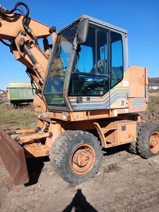 Excavator Case 688B compact