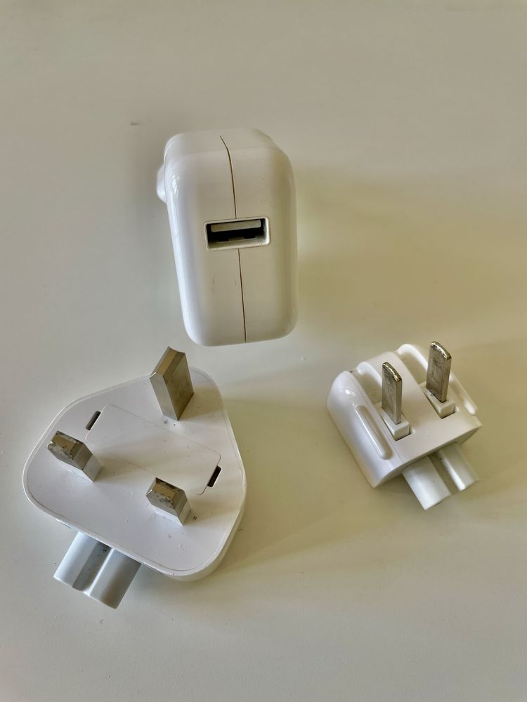 Apple адаптер за пътуване/ зарядно за Iphone, Ipad original