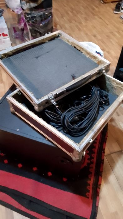 Vând case pentru instrument