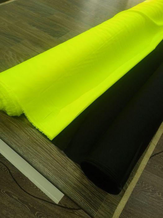 Продам чёрный и кислотно-желтый габардин