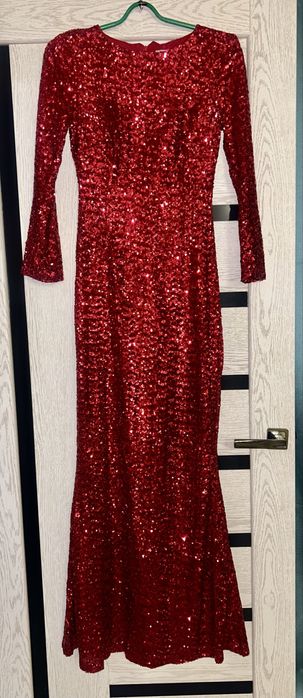 Вечернее платье-рыбка с пайетками