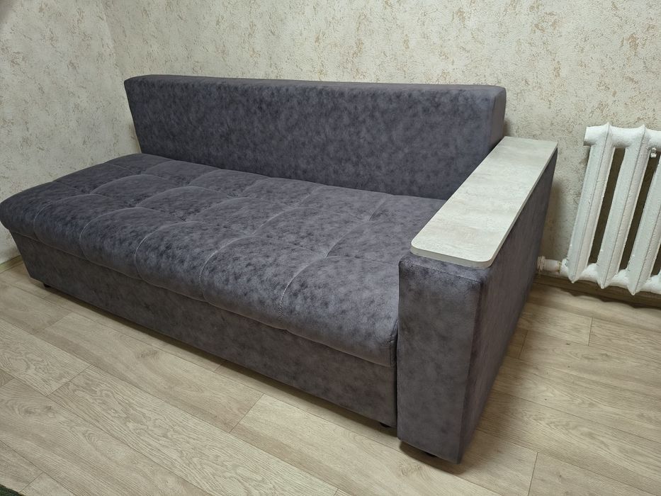 Диван в отличном состоянии, почти новая