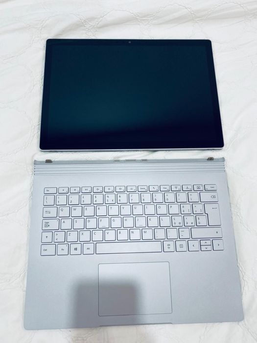Microsoft Surface Book 2-13”, un laptop premium 2-in-1
