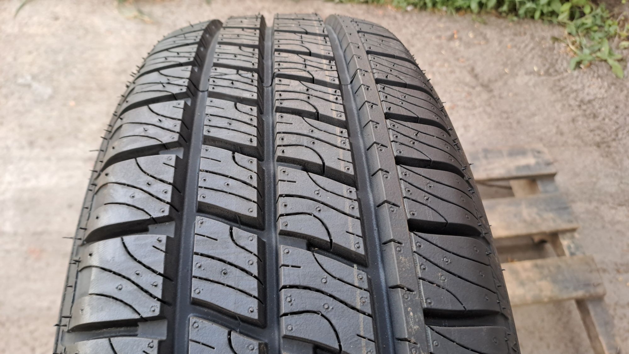1бр. 205/65/16C Goodyear Cargo Vector 2, Бусова
