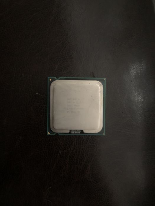 процессор Intel Celeron E3200 с частотой 2.4 ГГц