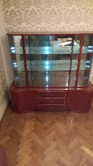 Vand vitrina superba din lemn de cires