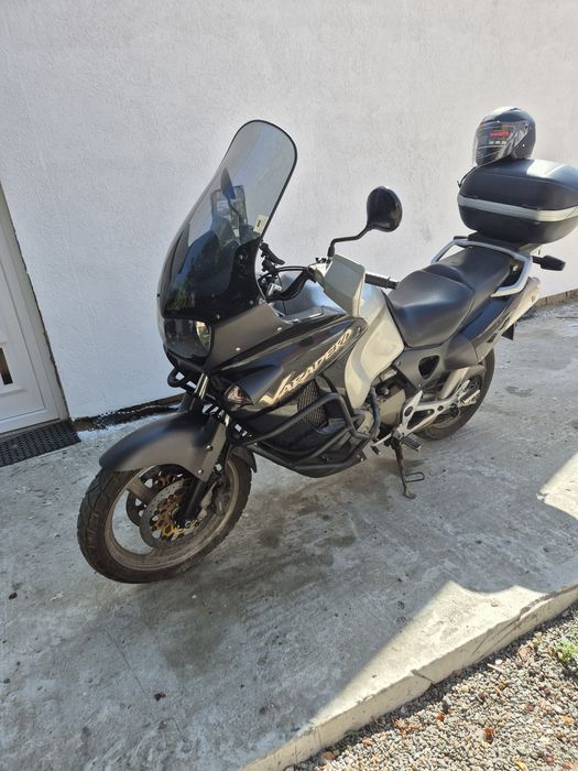 Vând honda motor 1000 adus recent din germania dețin acte carte si tal