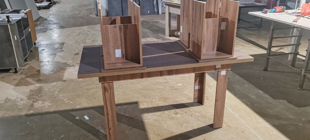 Продам стол и 4 стула из лдсп