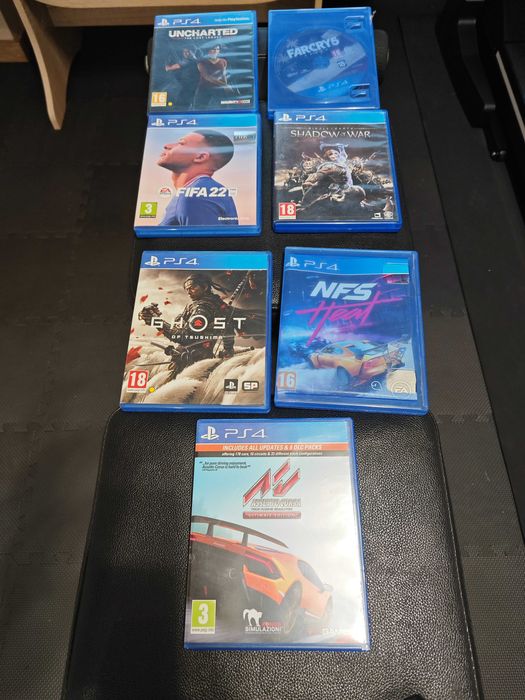 PlayStation 4/PS4 + 2 джойстика + игри