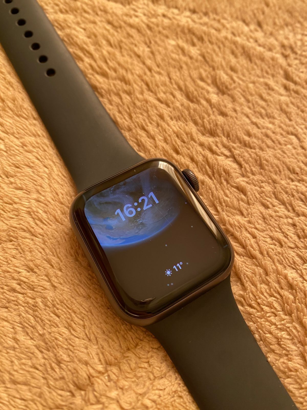 Apple Watch    S6 серия 40 мм срочно