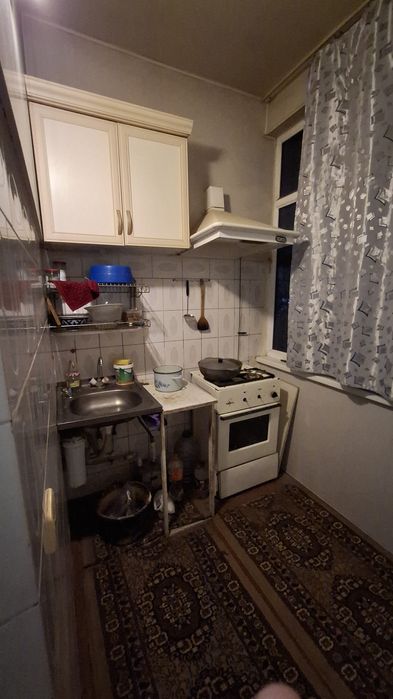 Тезда 6микраёнда 1хона 2этаж квартира сотилади