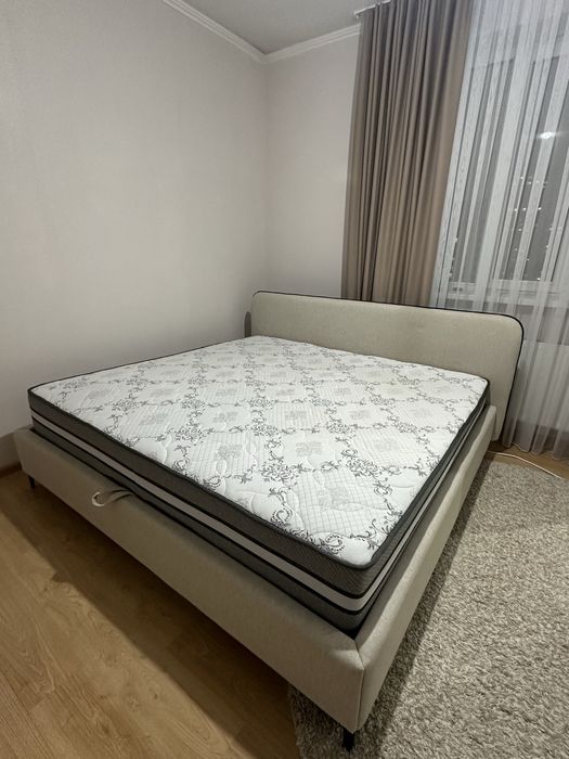 Двуспальная кровать