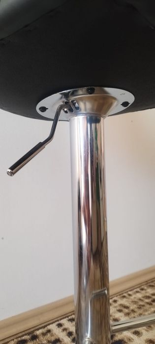 Scaun de bar reglabil NOU, doar montat