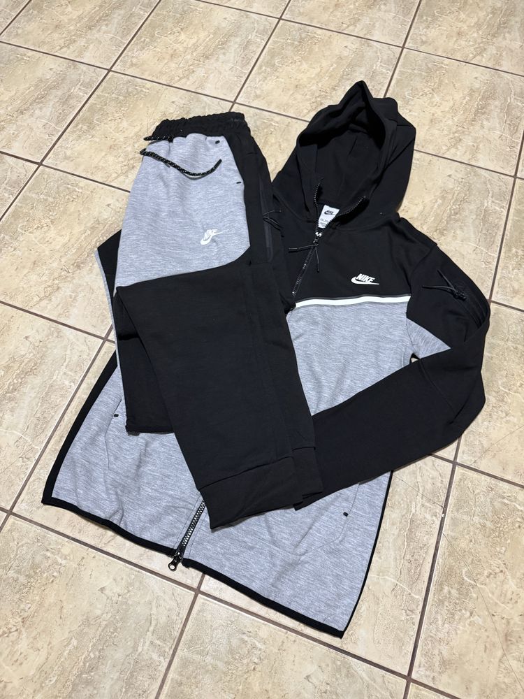Trening Tech Fleece Nike marimea S, M, L, XXL