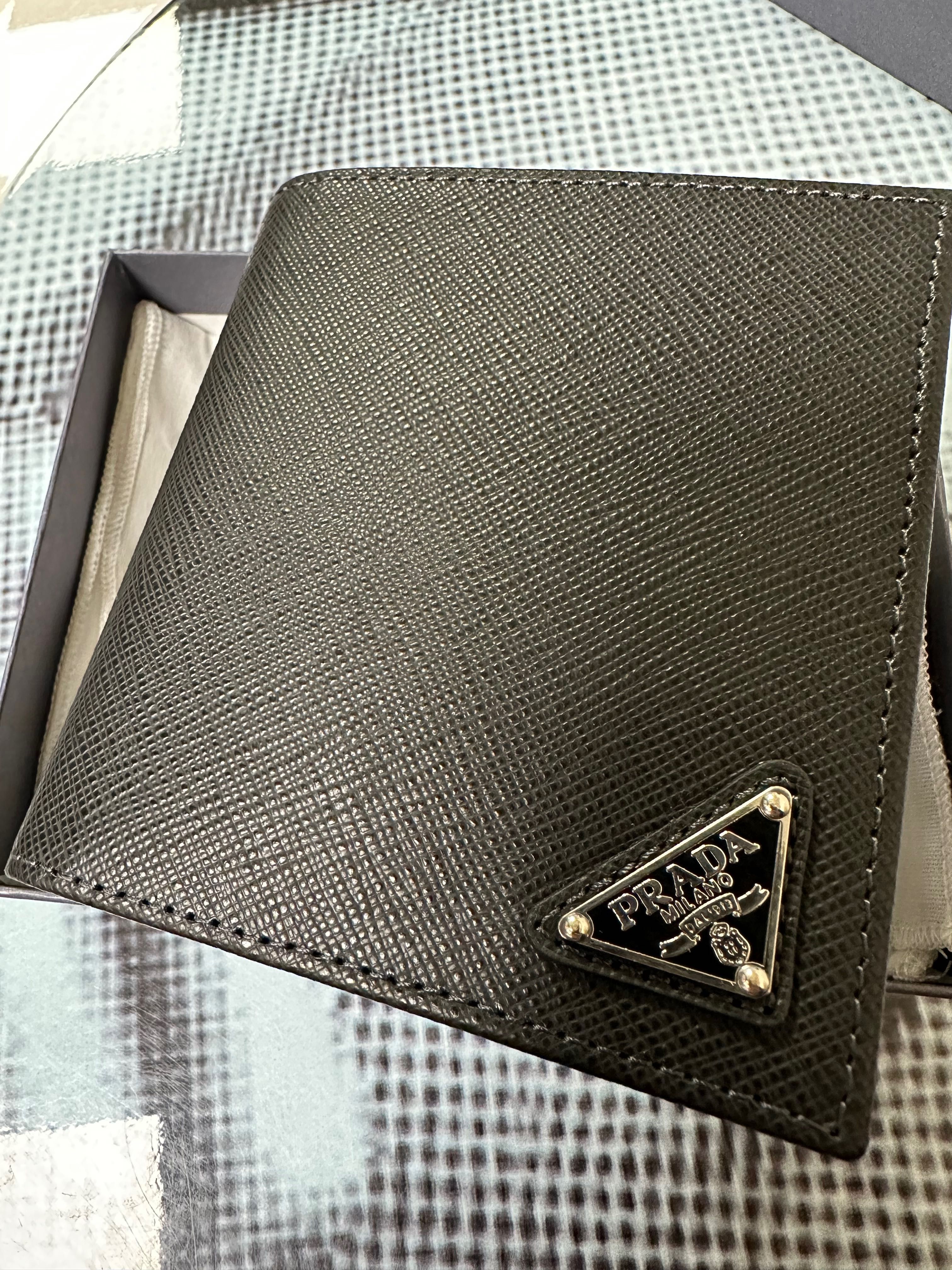 Prada Saffiano leather wallet портфейл