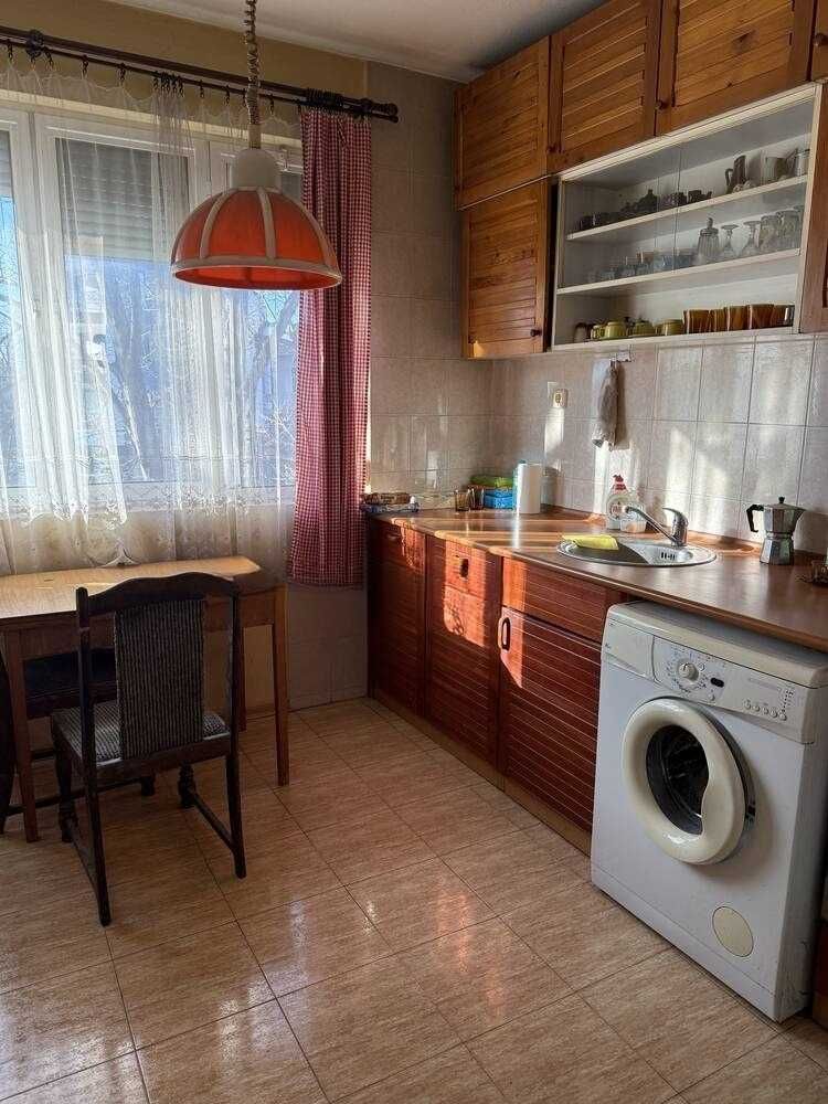 Тристаен апартамент кв. Център