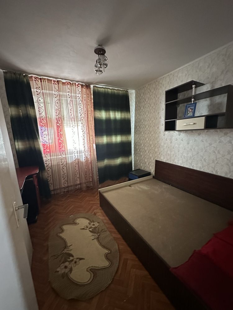 Apartament 4 camere, etaj 4, Motru