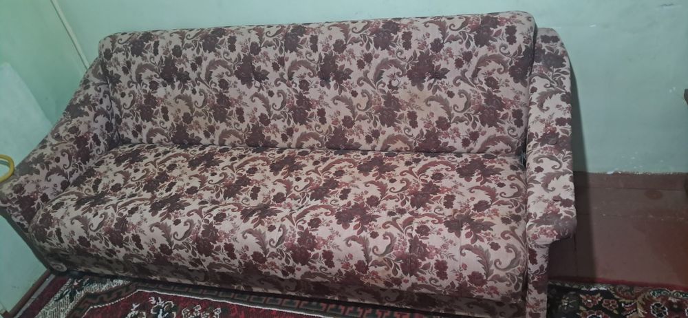 Divan kreslo 2tadan narxi kelishiladi manzil Yangihayot Choshtepa