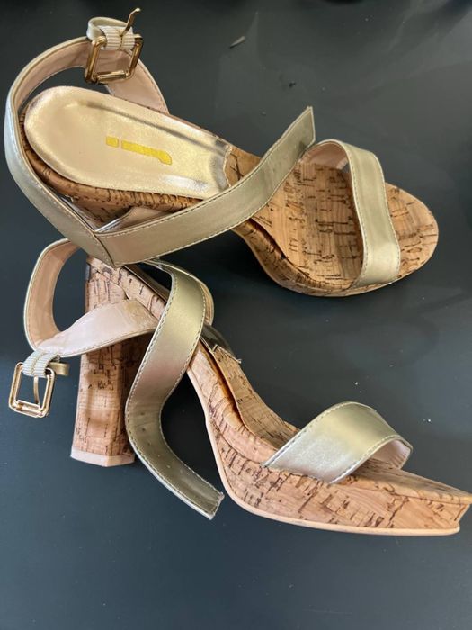 Продается утонченная женская обувь