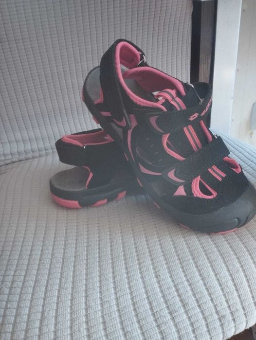 Детские сандалии