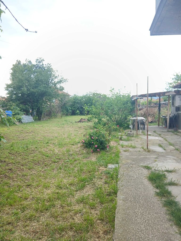 Дава се под наем Етаж от къща в Варна, Център - 70 кв.м за 408 € - Снимка #2
