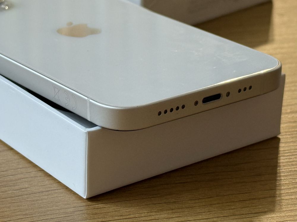 Бартер като нов iPhone 13 256gb бял