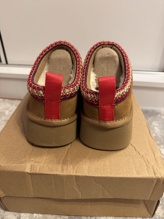 ghete maro tip Ugg Tazz