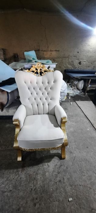 Yangi  kirislo sotiladi